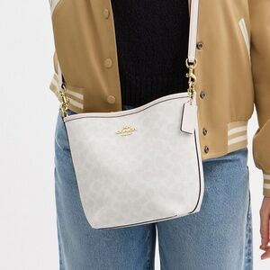 City Bucket Bag In Signature Canvas